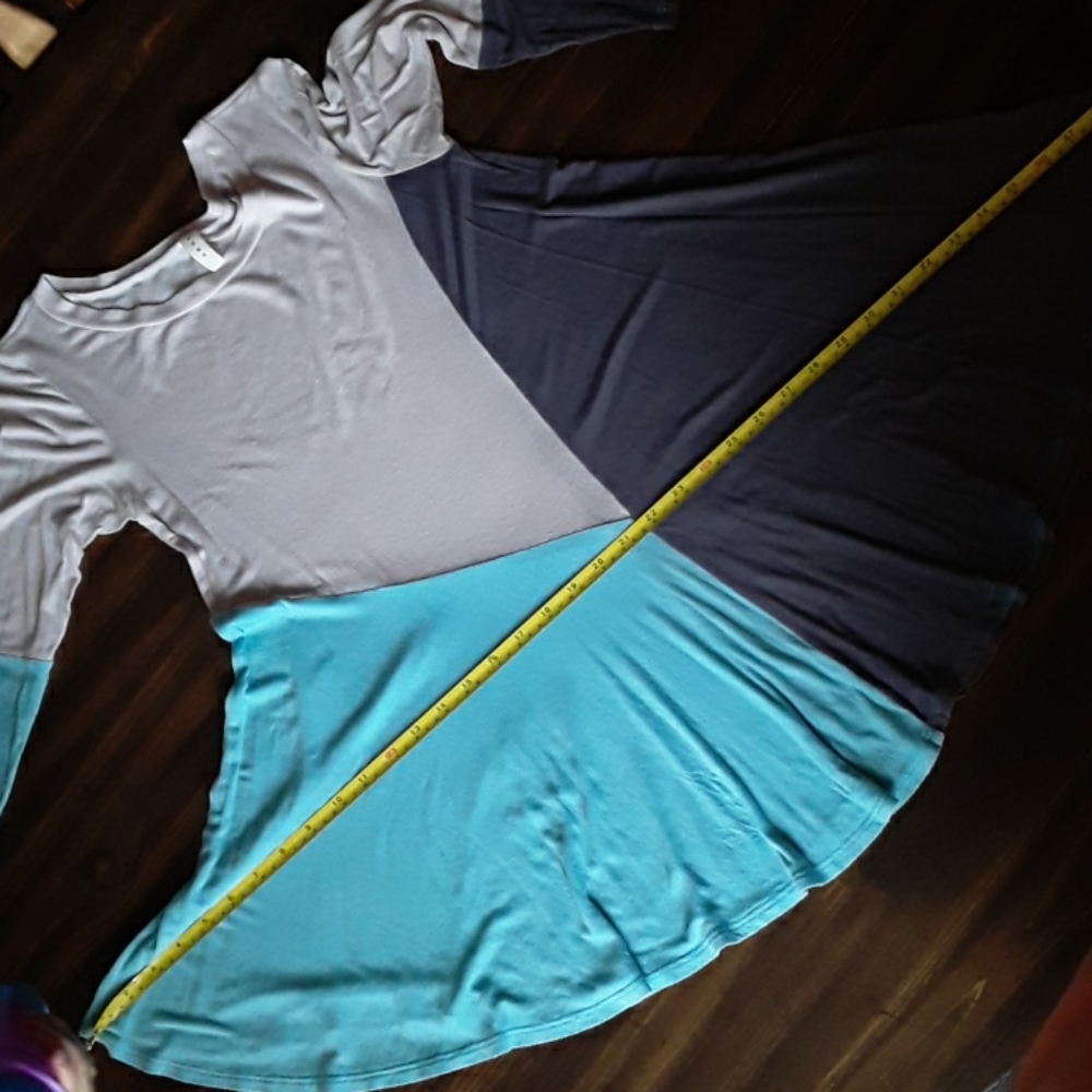 Tri-Color Tunic - Picture 9 of 10